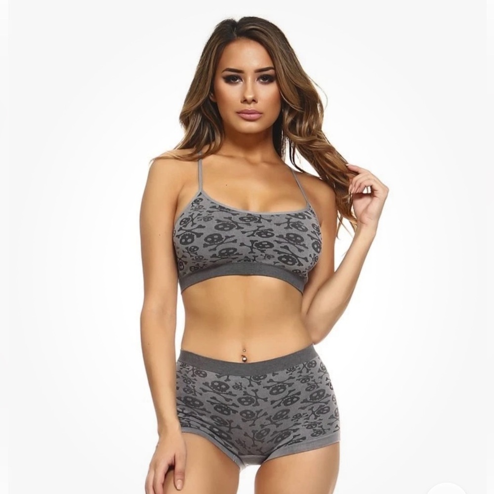 Skull & Crossbones Adjustable Sports Brakette & Boy Short Set